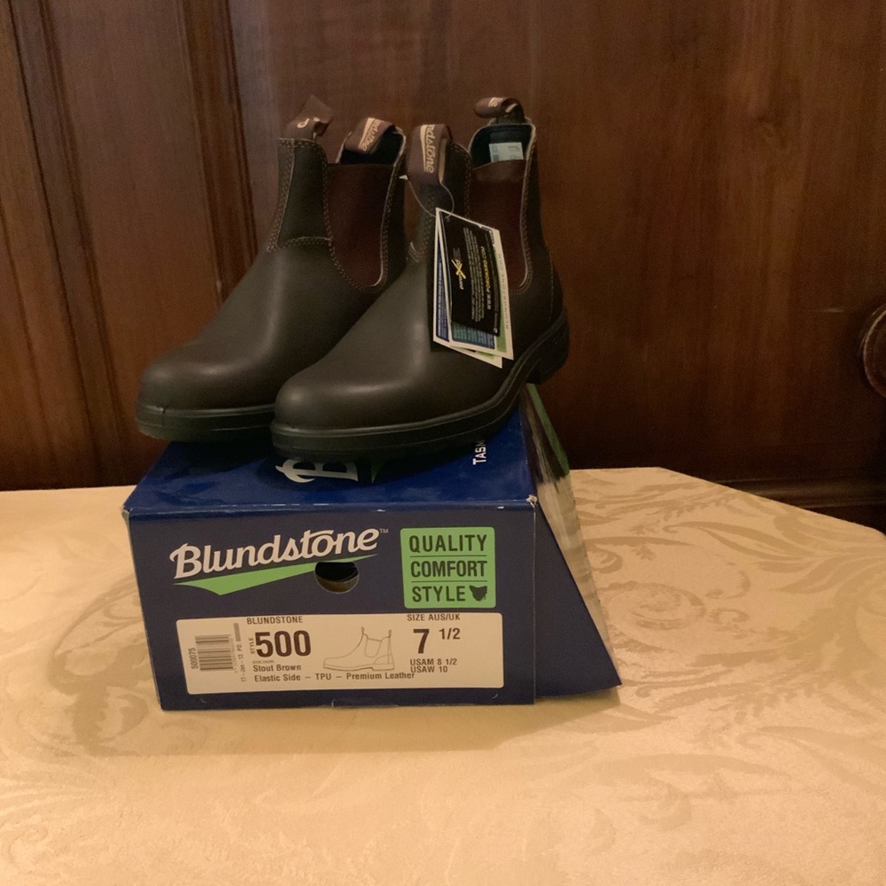 NWT Blundstone Boots